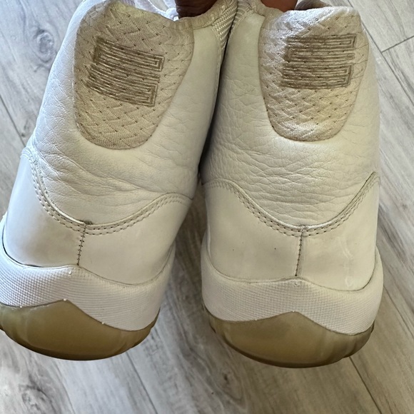 WHITE RETRO JORDAN 11 - Picture 3 of 12